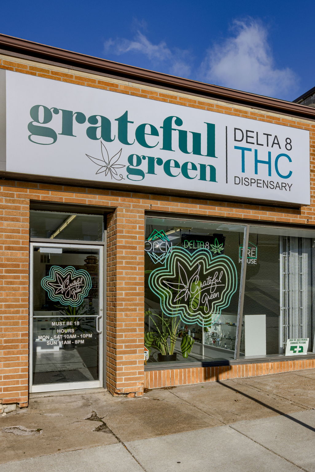 Exterior of Grateful Green Dispensary Northeast Lincoln on N Cotner Boulevard